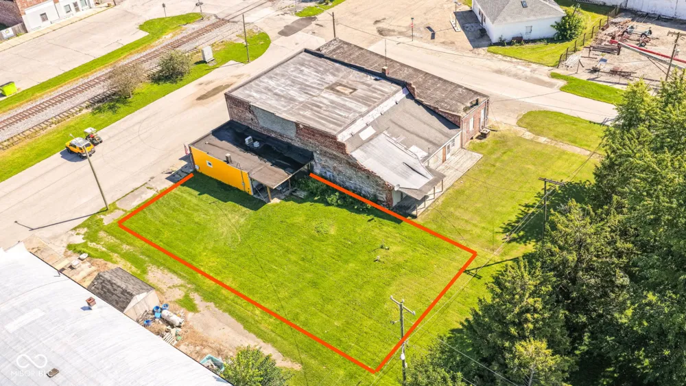105 W Colonial Street Kempton, IN 46049