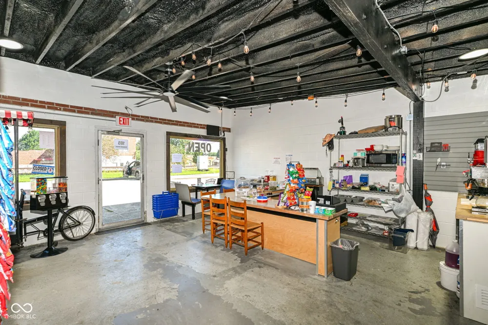 105 W Colonial Street Kempton, IN 46049