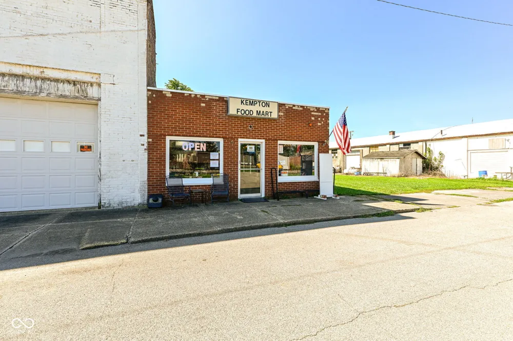 105 W Colonial Street Kempton, IN 46049