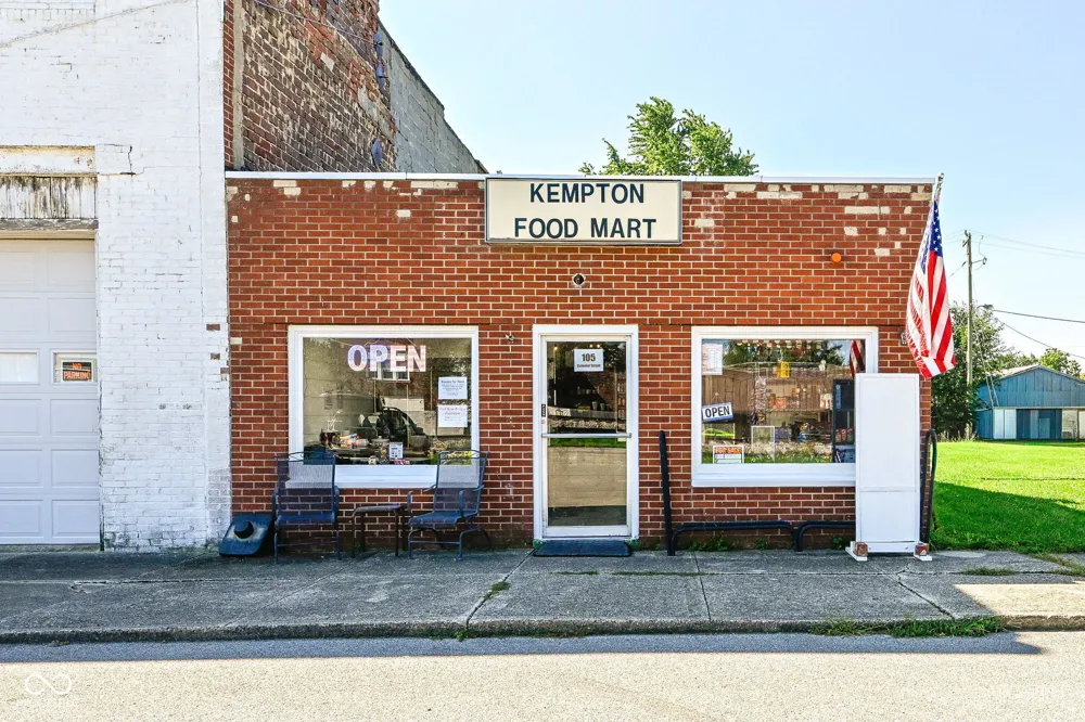 105 W Colonial Street Kempton, IN 46049