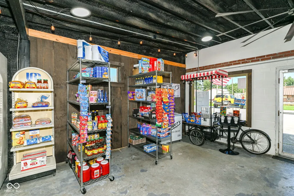 105 W Colonial Street Kempton, IN 46049
