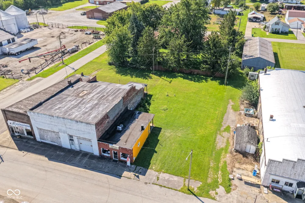 105 W Colonial Street Kempton, IN 46049
