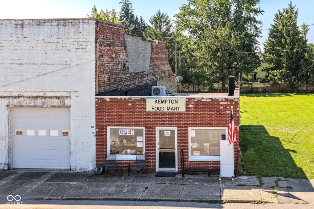 105 W Colonial Street Kempton, IN 46049