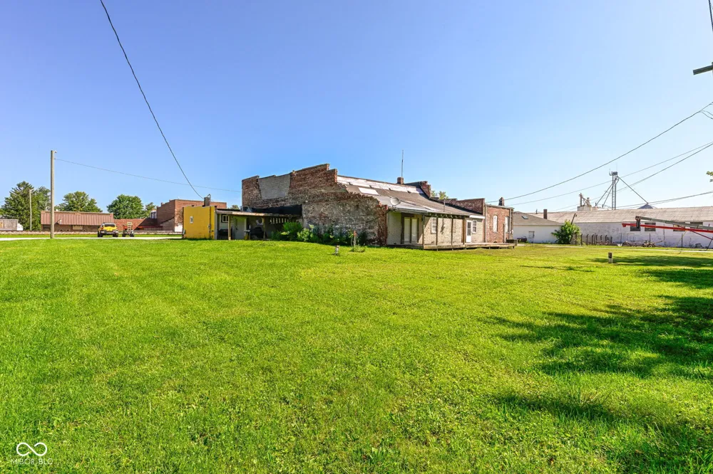 105 W Colonial Street Kempton, IN 46049
