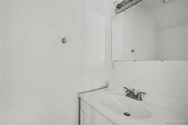 4922 S Rifle Court Aurora, CO 80015