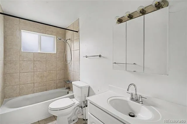 4922 S Rifle Court Aurora, CO 80015