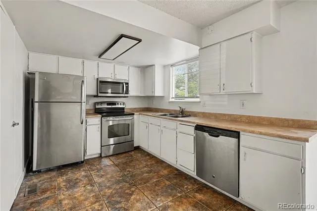 4922 S Rifle Court Aurora, CO 80015