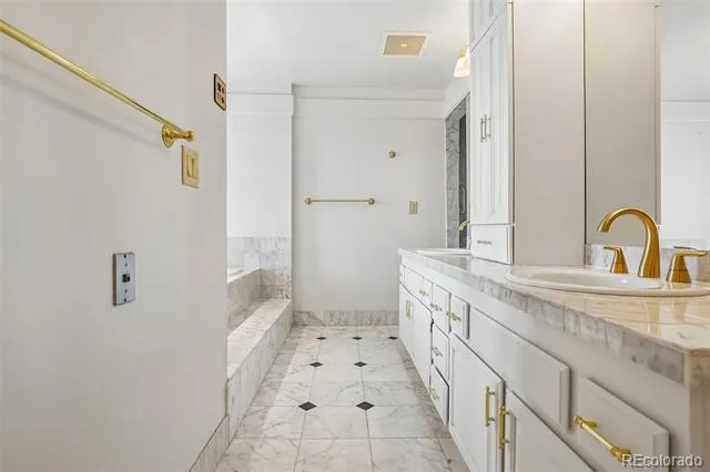 1900 E Girard Place #901 Englewood, CO 80113