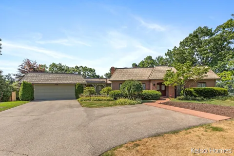 2452 Holtman Drive NE