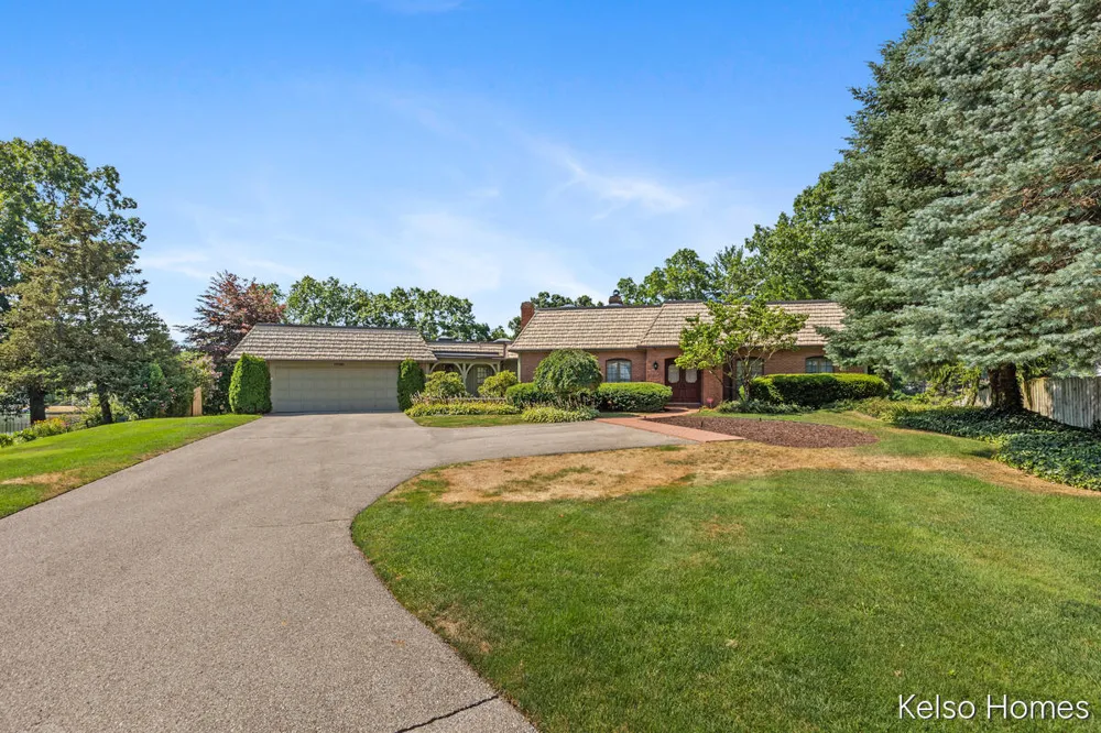 2452 Holtman Drive NE Grand Rapids, MI 49525