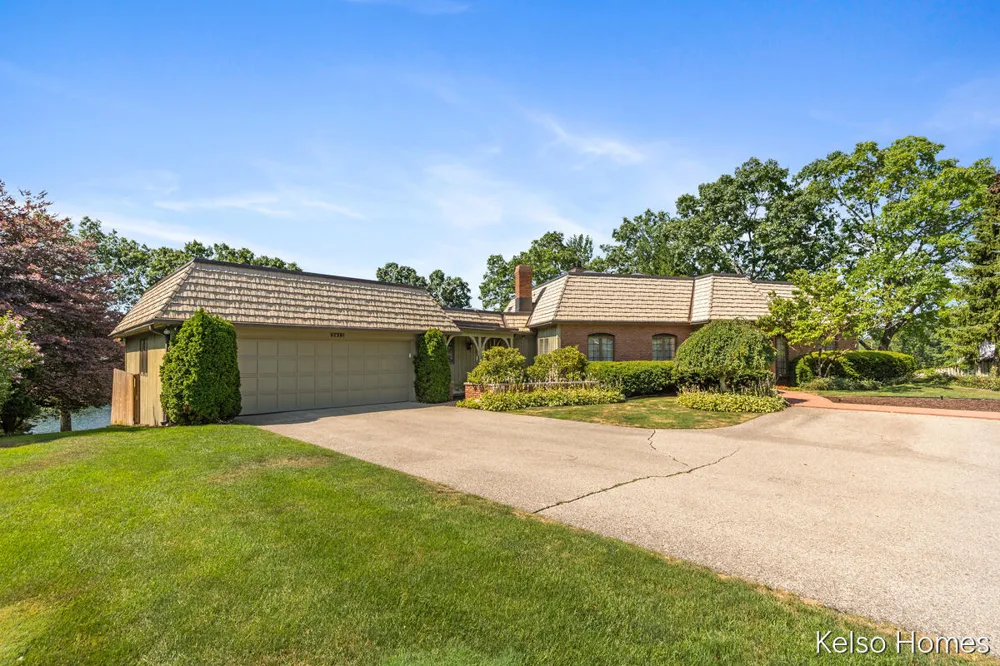 2452 Holtman Drive NE Grand Rapids, MI 49525