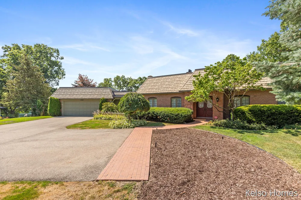 2452 Holtman Drive NE Grand Rapids, MI 49525
