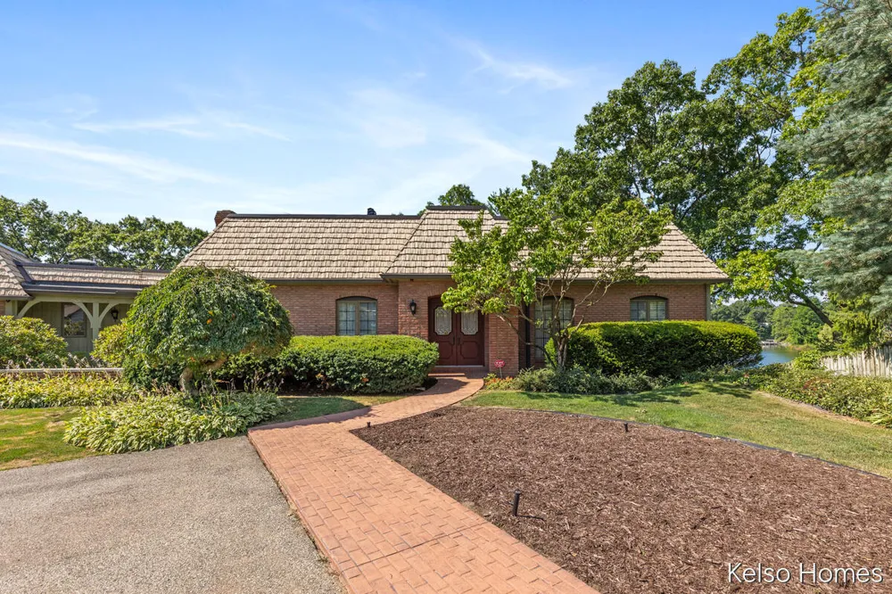 2452 Holtman Drive NE Grand Rapids, MI 49525