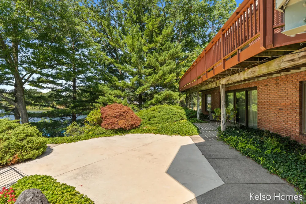 2452 Holtman Drive NE Grand Rapids, MI 49525