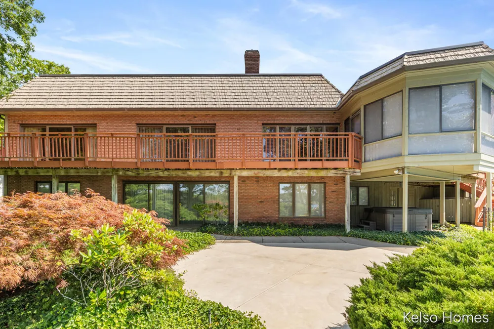 2452 Holtman Drive NE Grand Rapids, MI 49525