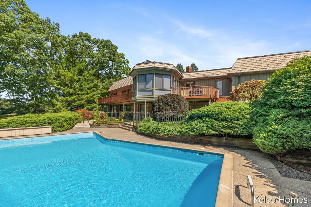 2452 Holtman Drive NE Grand Rapids, MI 49525