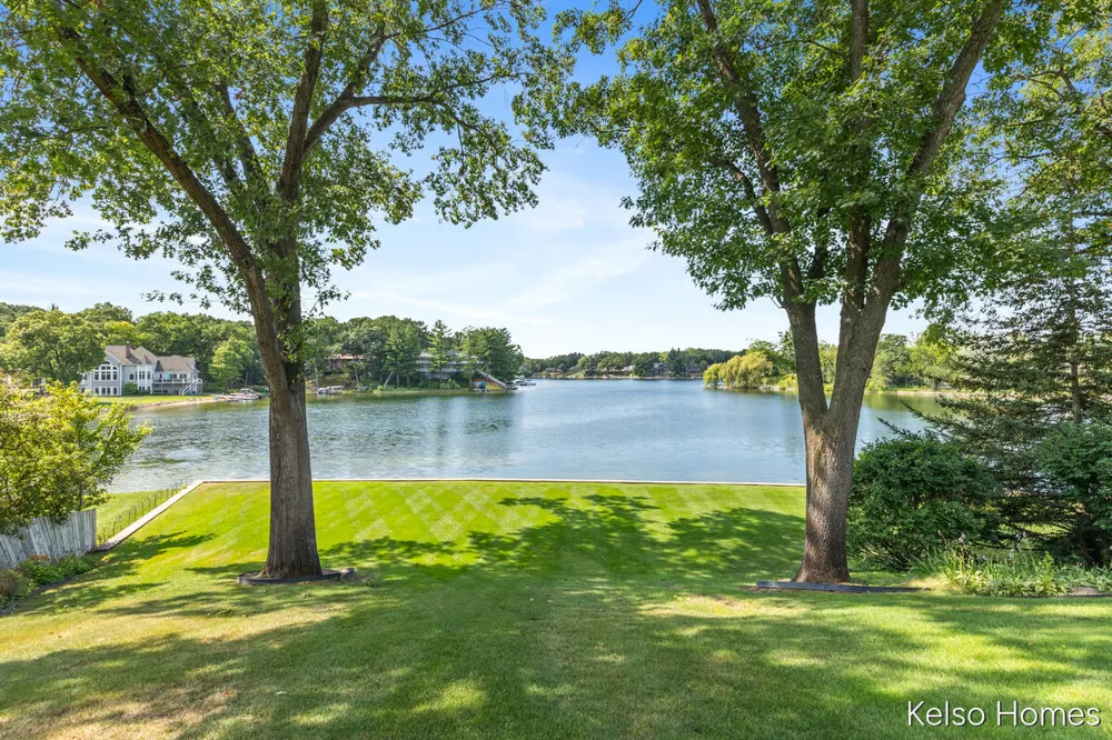 2452 Holtman Drive NE Grand Rapids, MI 49525