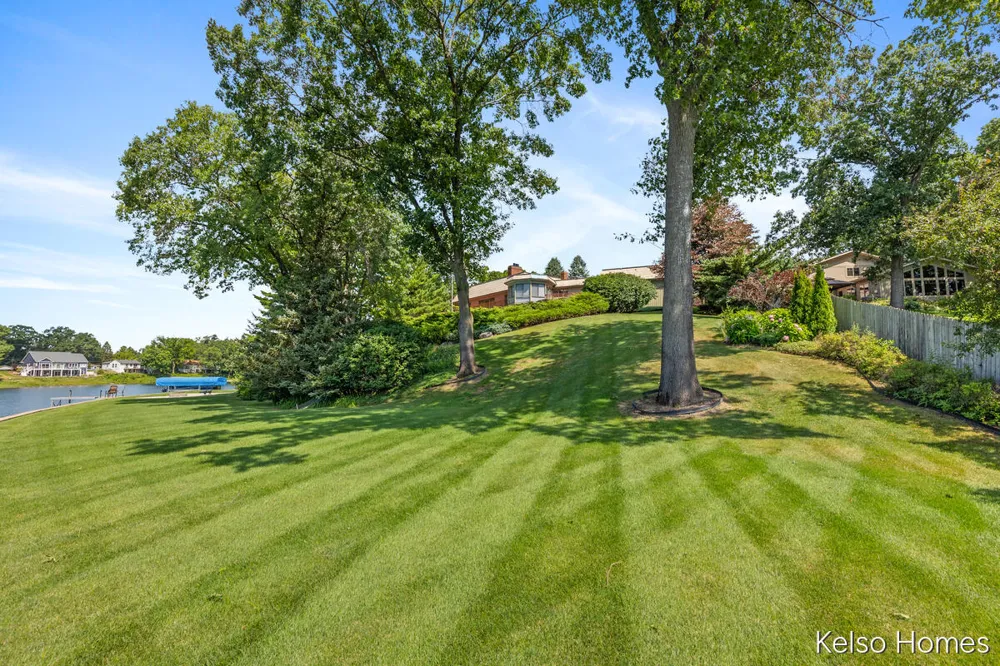 2452 Holtman Drive NE Grand Rapids, MI 49525