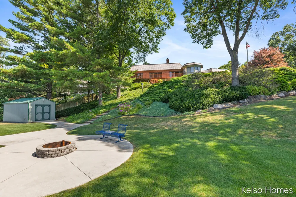 2452 Holtman Drive NE Grand Rapids, MI 49525