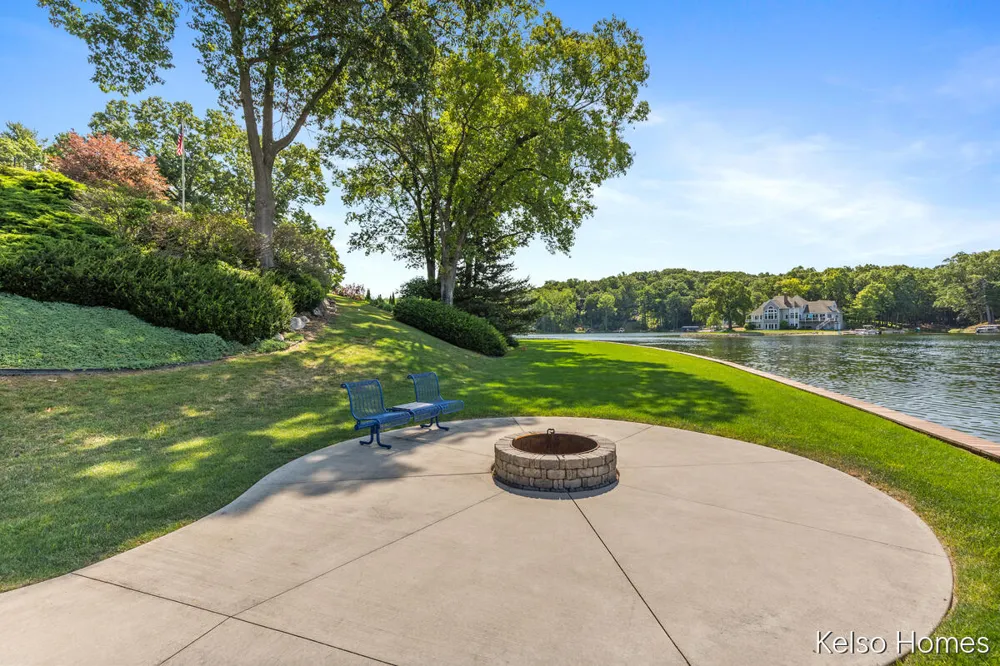 2452 Holtman Drive NE Grand Rapids, MI 49525