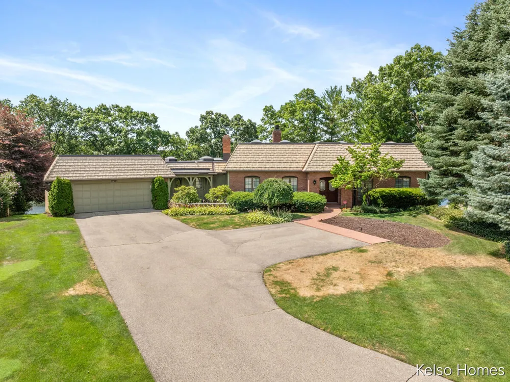 2452 Holtman Drive NE Grand Rapids, MI 49525
