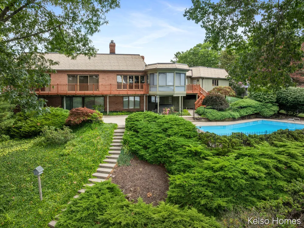 2452 Holtman Drive NE Grand Rapids, MI 49525
