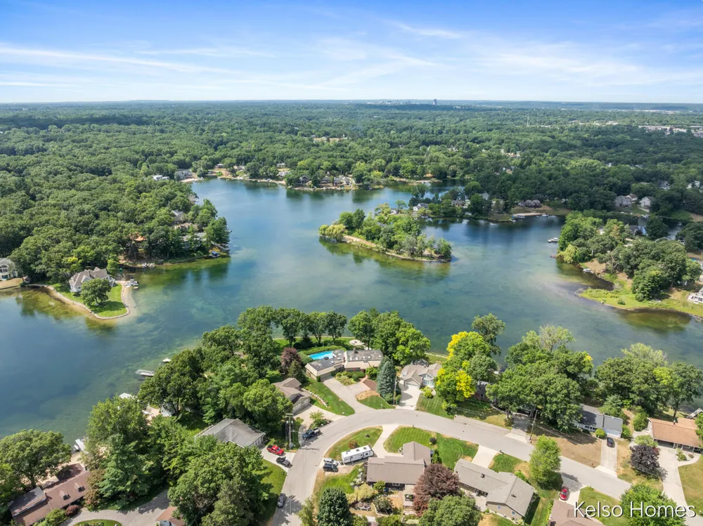 2452 Holtman Drive NE Grand Rapids, MI 49525