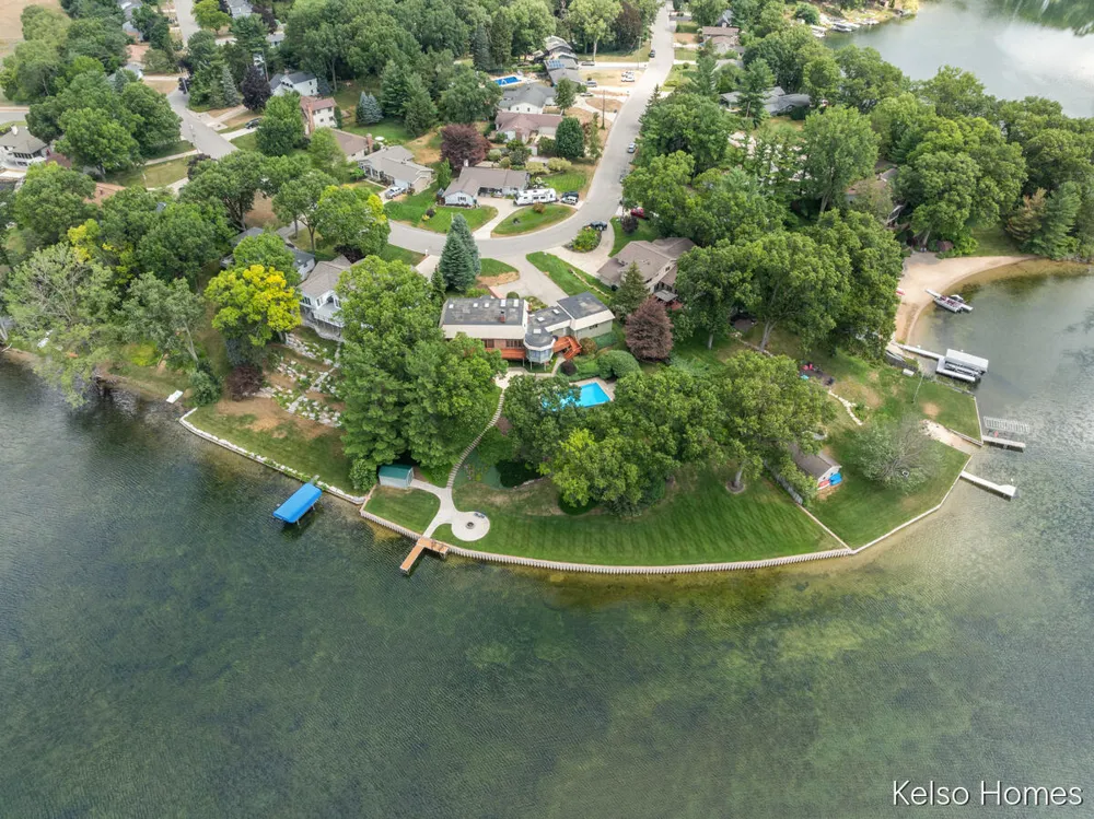 2452 Holtman Drive NE Grand Rapids, MI 49525