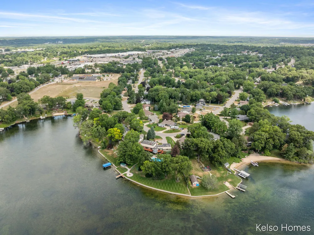 2452 Holtman Drive NE Grand Rapids, MI 49525