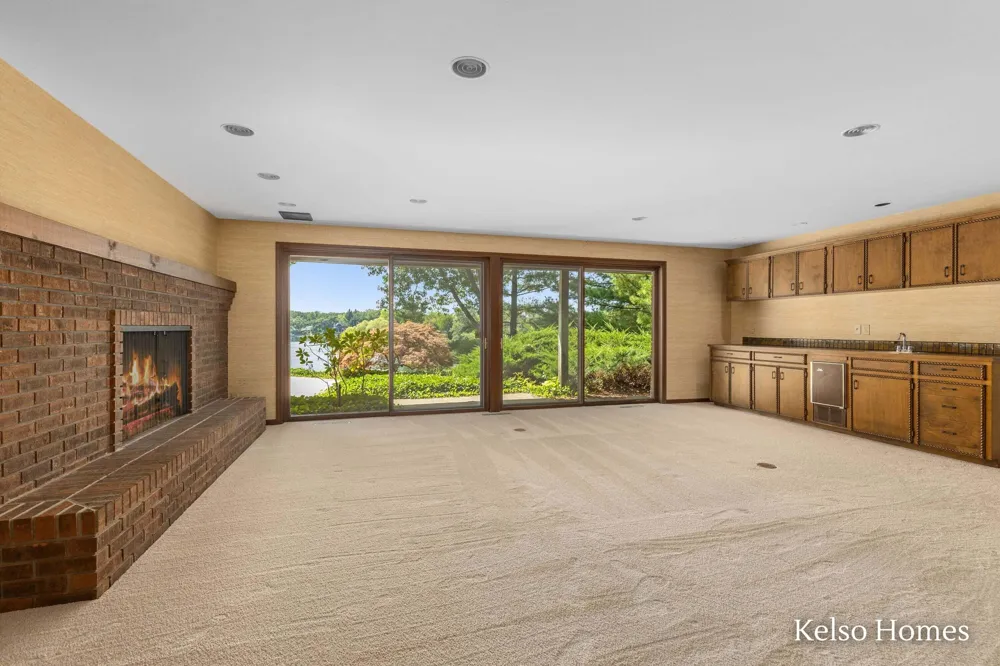 2452 Holtman Drive NE Grand Rapids, MI 49525
