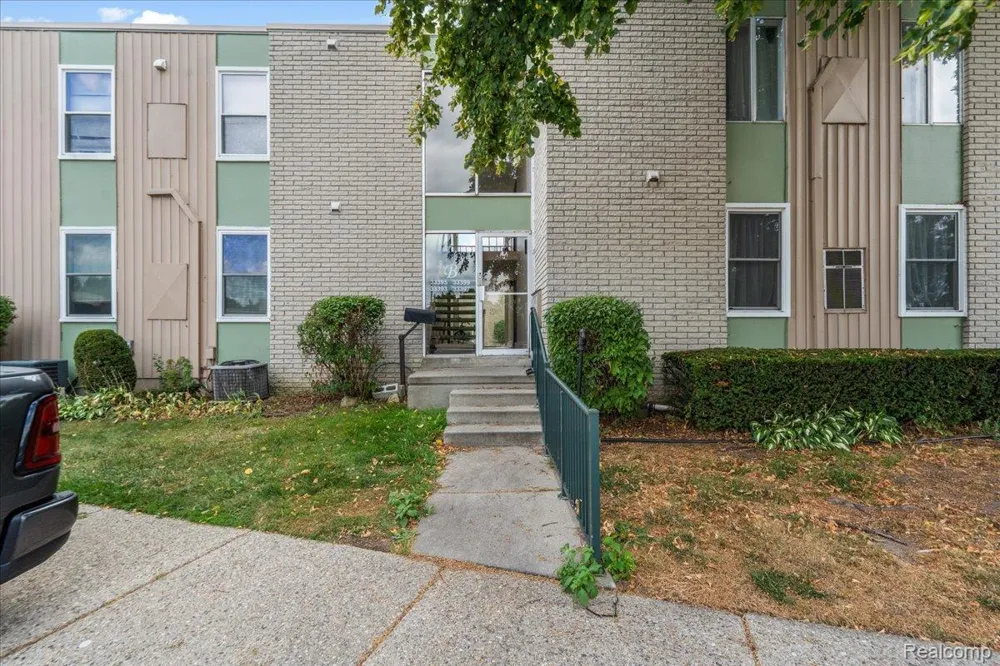 33397 Fargo Street Livonia City, MI 48152