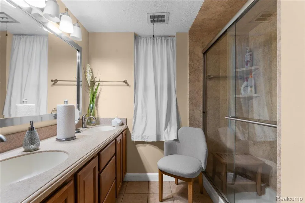 33397 Fargo Street Livonia City, MI 48152