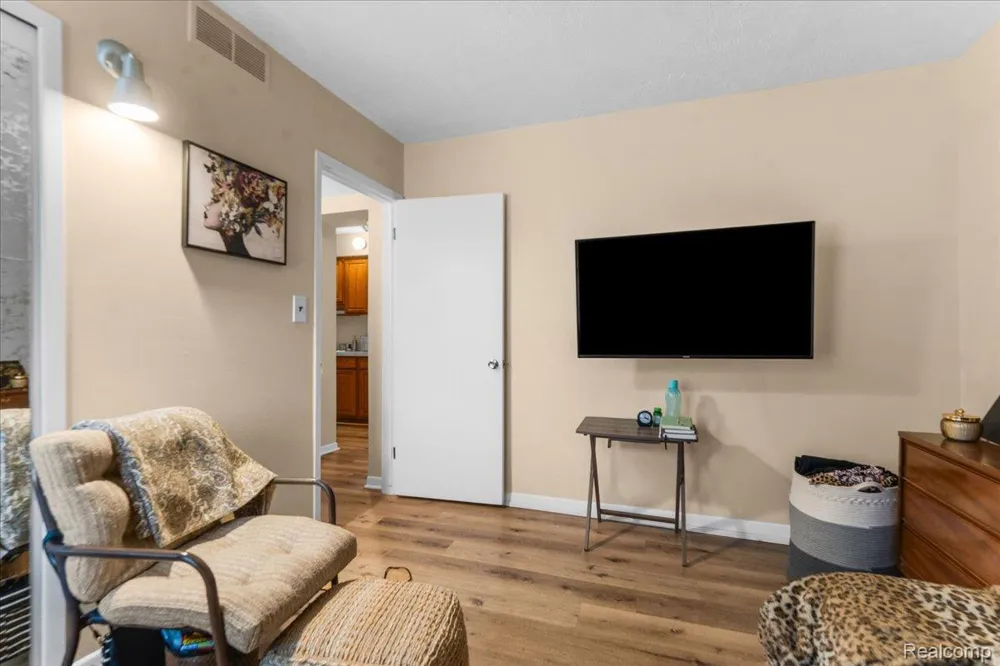 33397 Fargo Street Livonia City, MI 48152