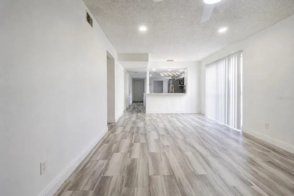 4965 PURITAN CIRCLE #401 Tampa, FL 33617