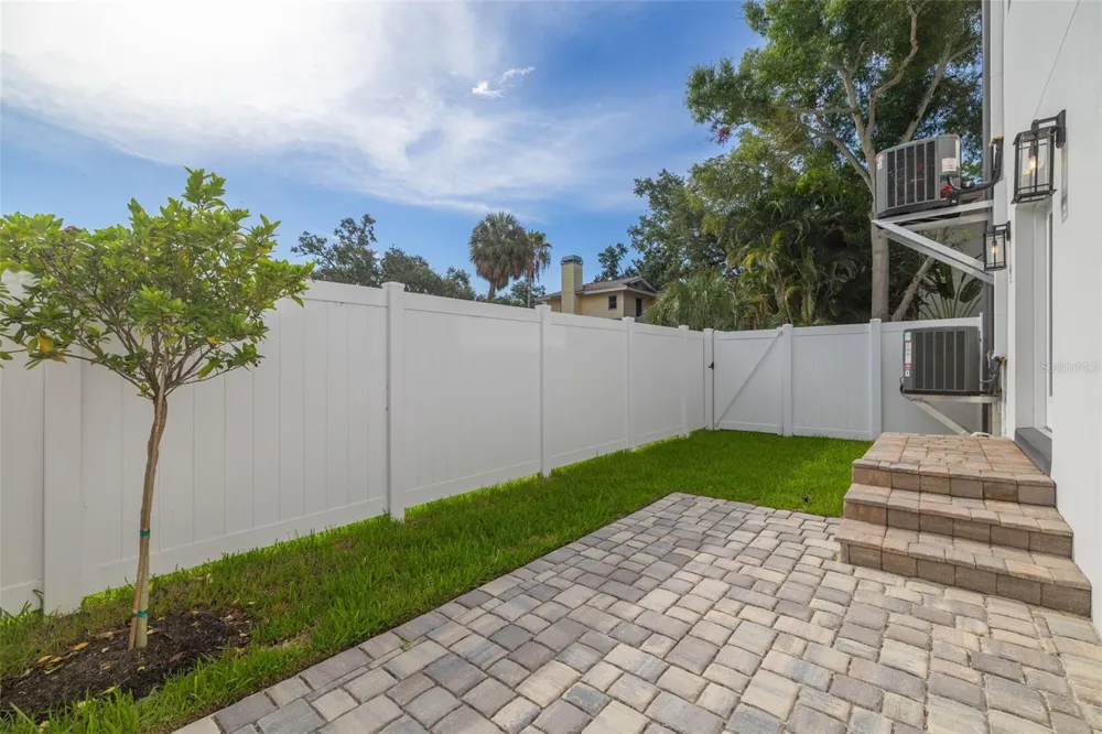5210 BAYSHORE BOULEVARD #3 Tampa, FL 33611