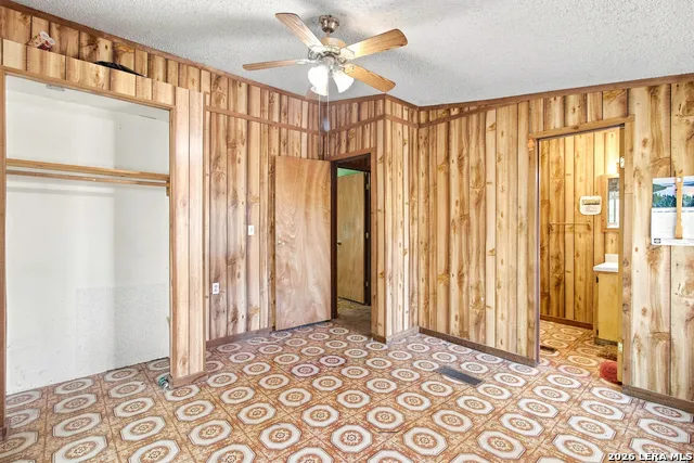 5943 Wharton's Dock Rd Bandera, TX 78003