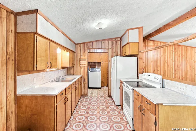 5943 Wharton's Dock Rd Bandera, TX 78003