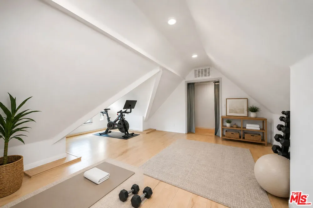 6457 Surfside Way Malibu, CA 90265
