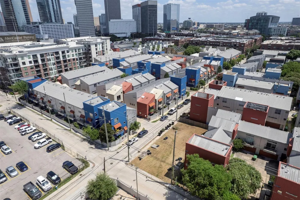 1110 Arthur Street #B Houston, TX 77019