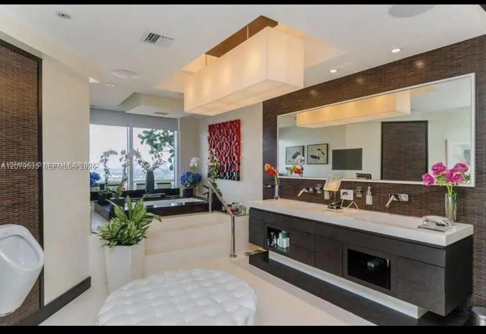 3802 NE 207th St #2802 Aventura, FL 33180