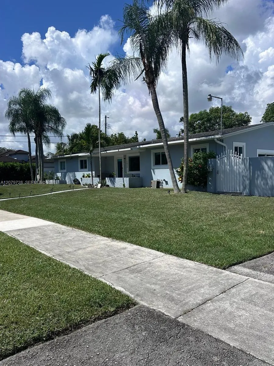 16000 Miami Ave Miami, FL 33169