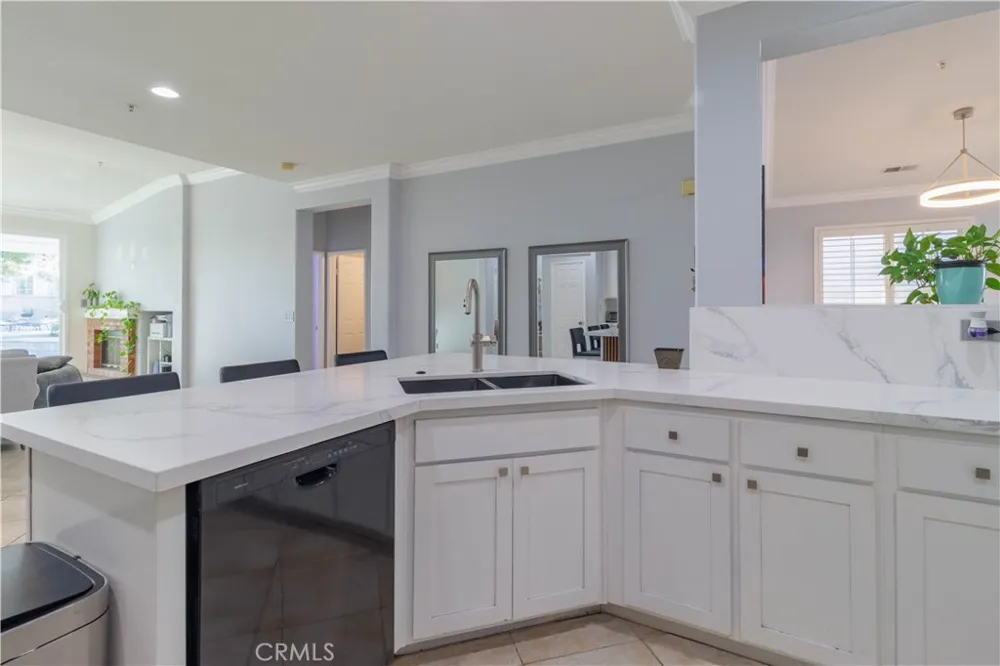 6043 Camargo Place Fontana, CA 92336