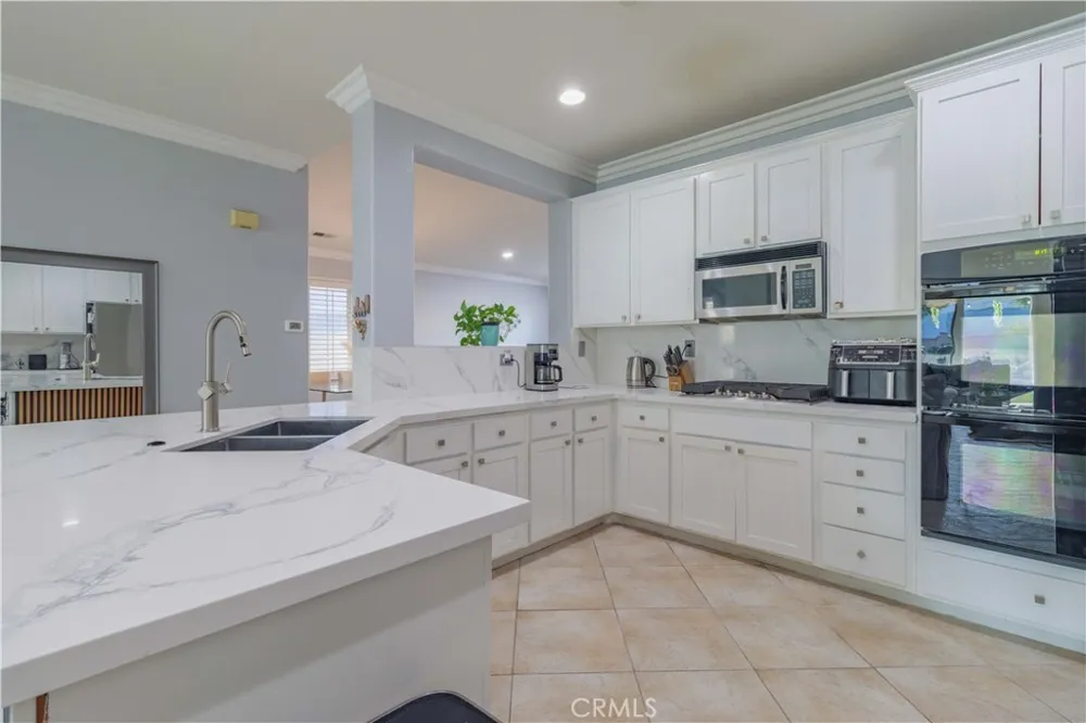 6043 Camargo Place Fontana, CA 92336