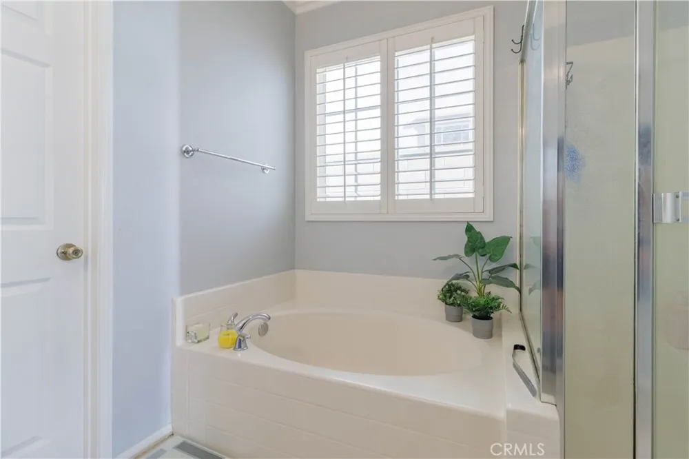 6043 Camargo Place Fontana, CA 92336