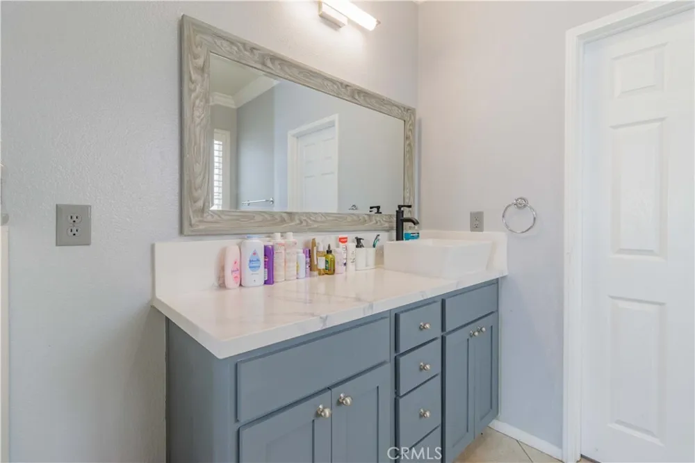 6043 Camargo Place Fontana, CA 92336