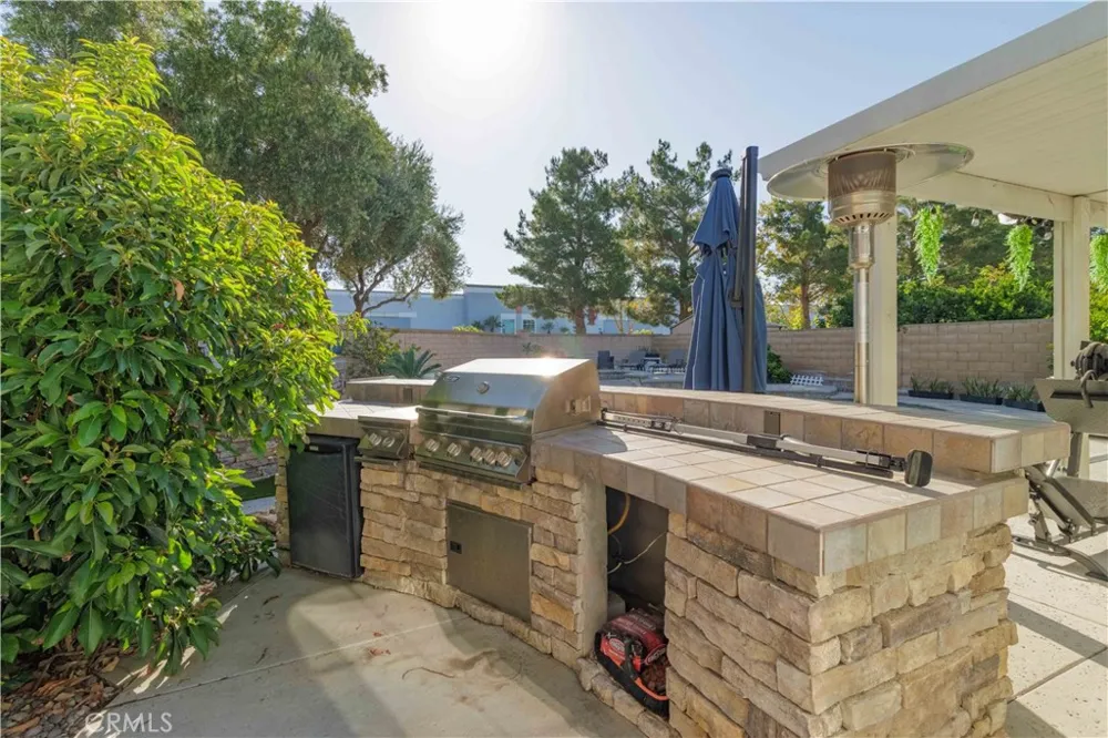 6043 Camargo Place Fontana, CA 92336