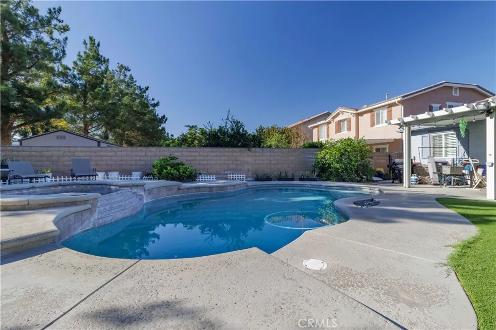 6043 Camargo Place Fontana, CA 92336
