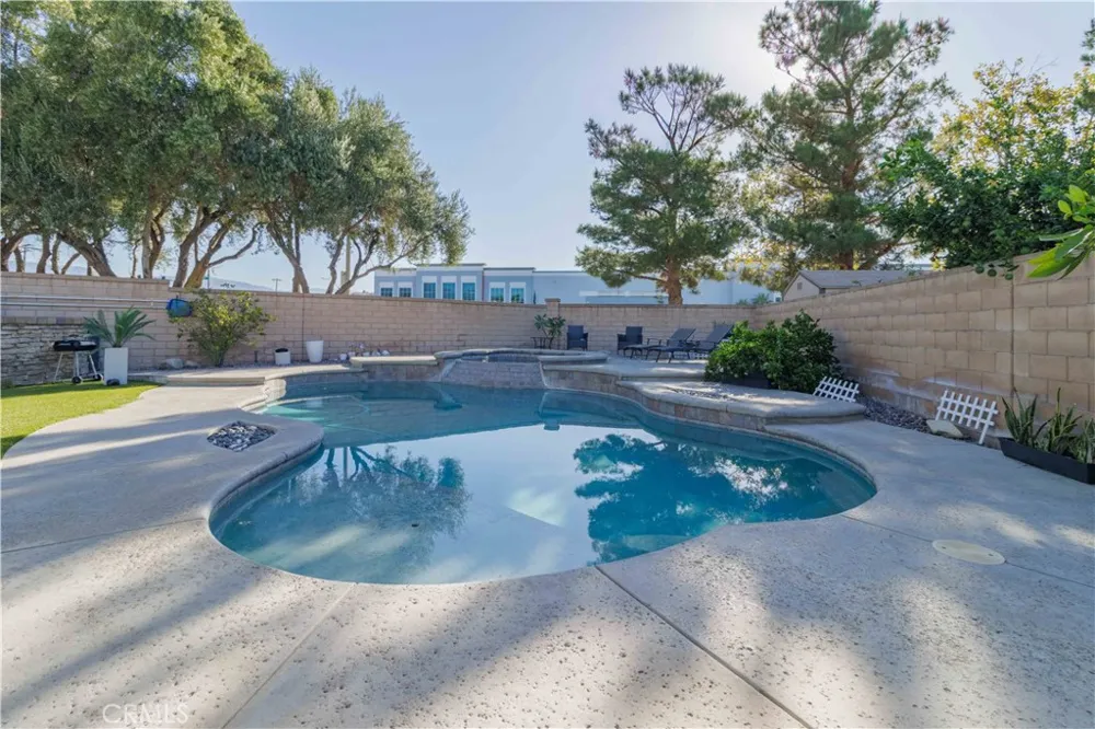 6043 Camargo Place Fontana, CA 92336