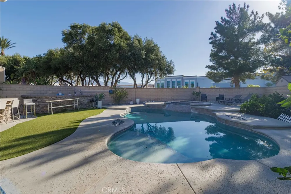 6043 Camargo Place Fontana, CA 92336