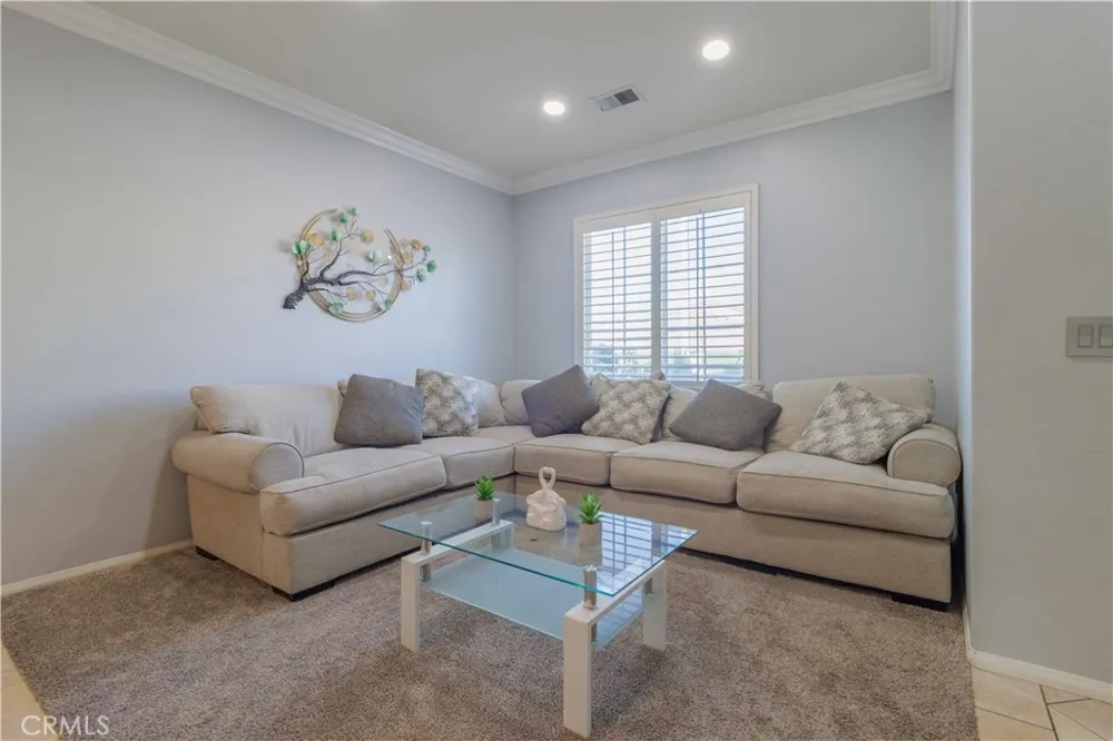 6043 Camargo Place Fontana, CA 92336